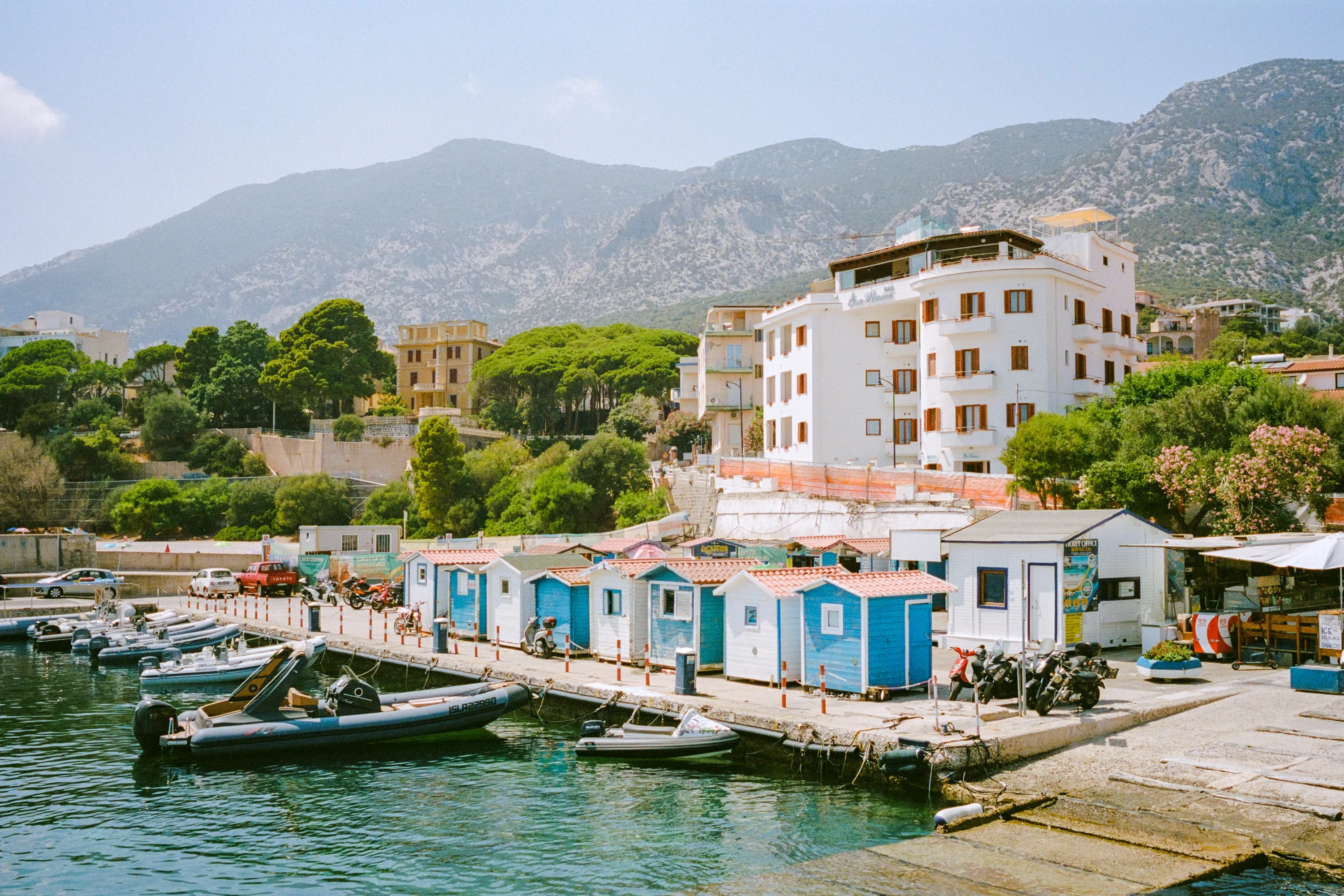 The harbour at Cala Gonone below the mountains