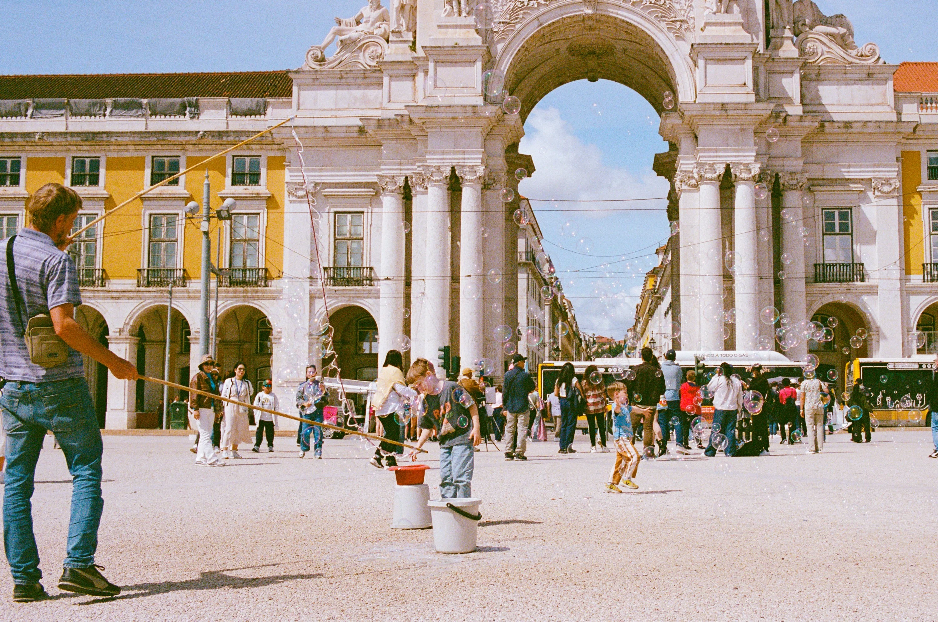 The Rua Augusta arch from Praça do Comércio